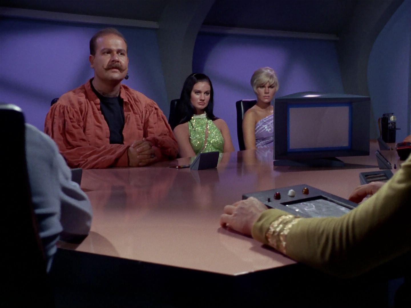 ariane179254_StarTrek_1x06_MuddsWomen_0967.jpg