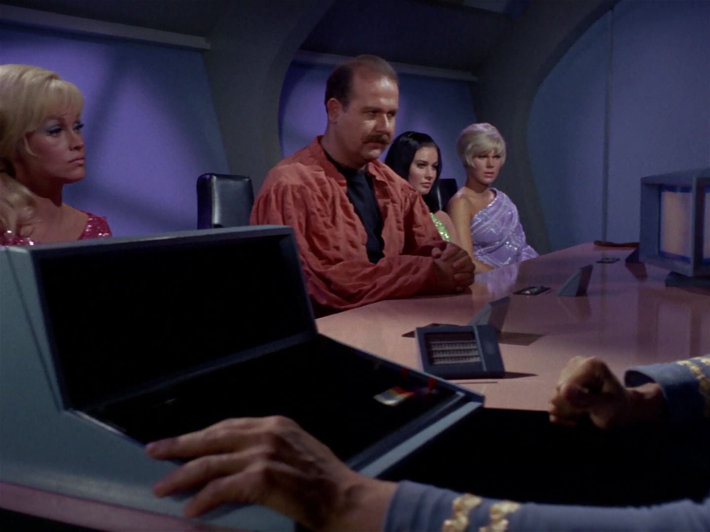 ariane179254_StarTrek_1x06_MuddsWomen_0972.jpg