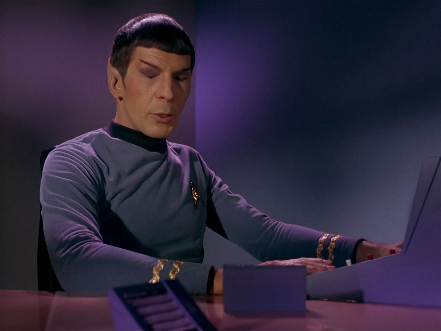ariane179254_StarTrek_1x06_MuddsWomen_1006.jpg