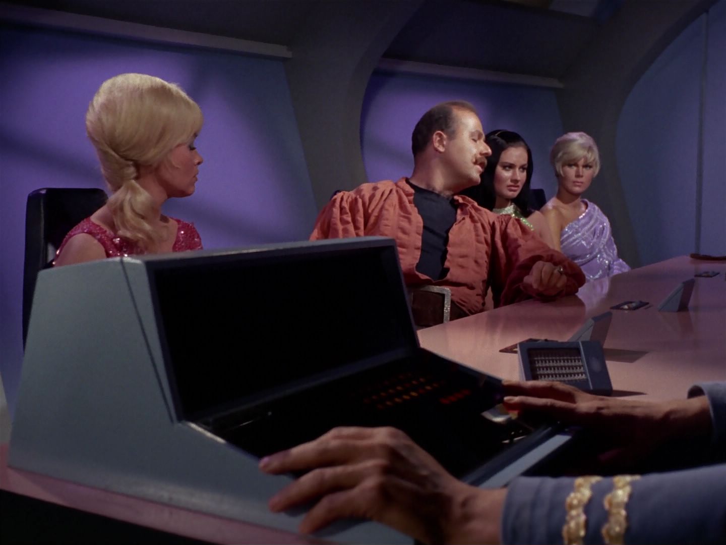 ariane179254_StarTrek_1x06_MuddsWomen_1042.jpg