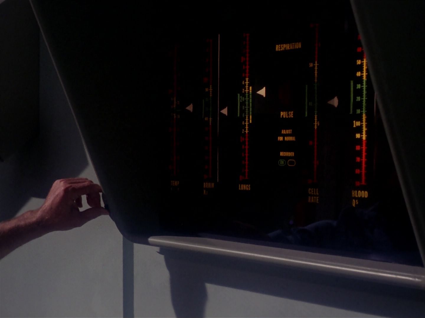 ariane179254_StarTrek_1x06_MuddsWomen_1474.jpg