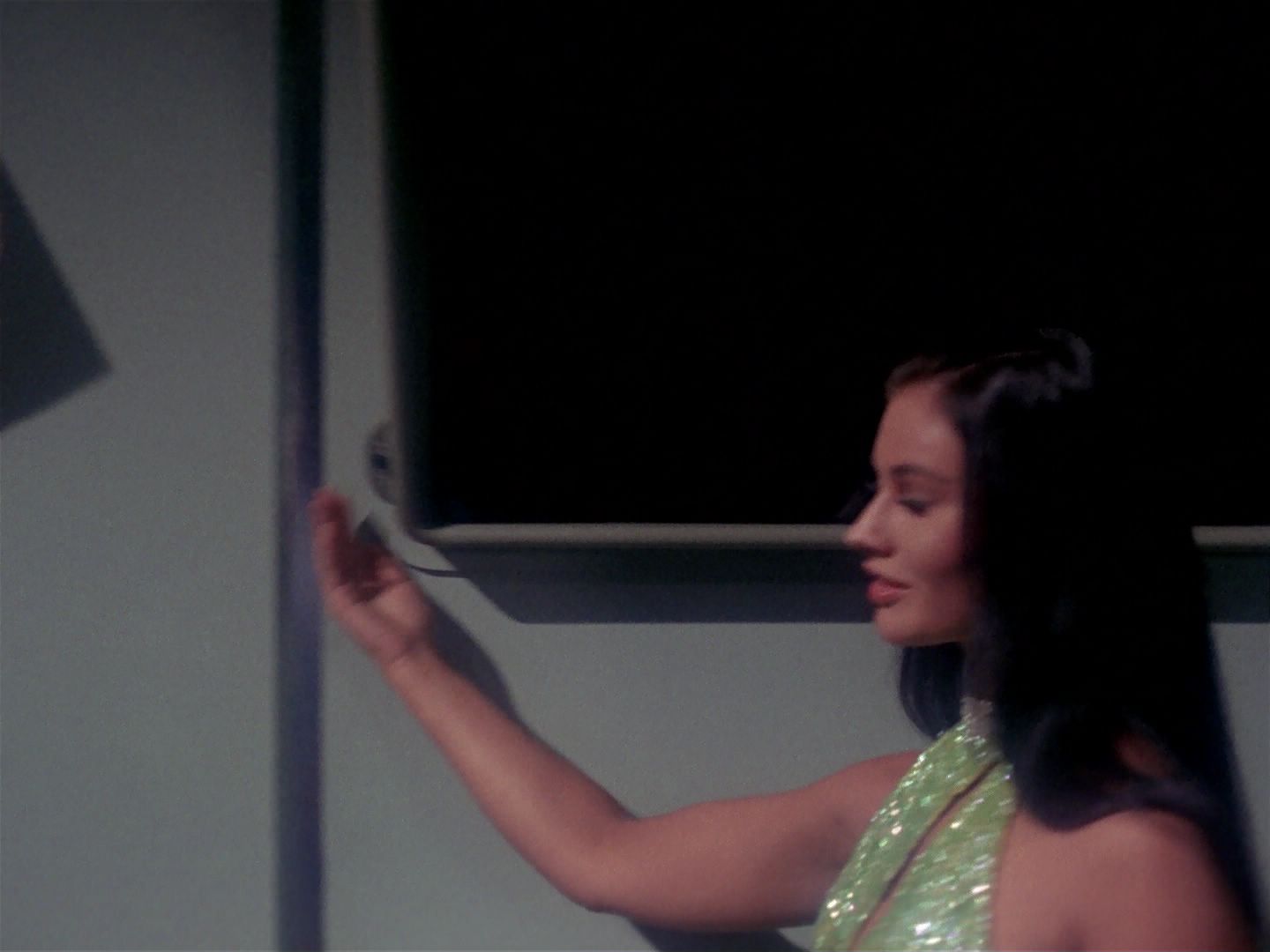 ariane179254_StarTrek_1x06_MuddsWomen_1551.jpg
