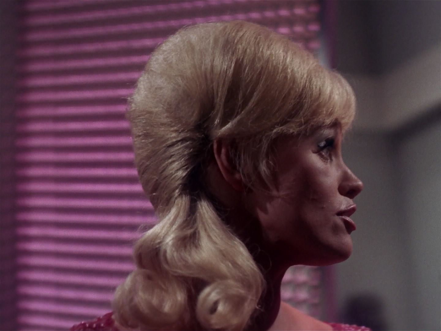 ariane179254_StarTrek_1x06_MuddsWomen_1683.jpg