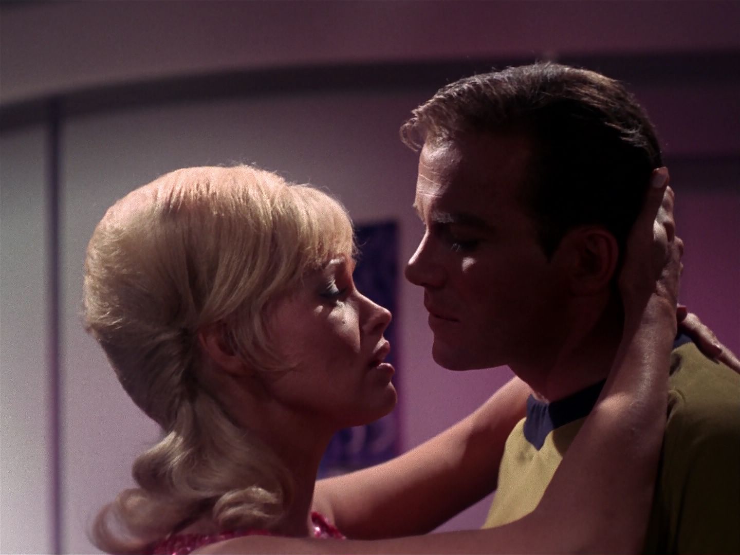 ariane179254_StarTrek_1x06_MuddsWomen_1738.jpg