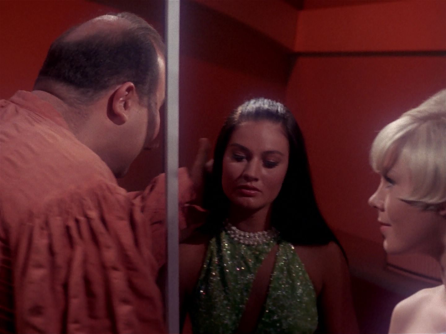 ariane179254_StarTrek_1x06_MuddsWomen_1816.jpg