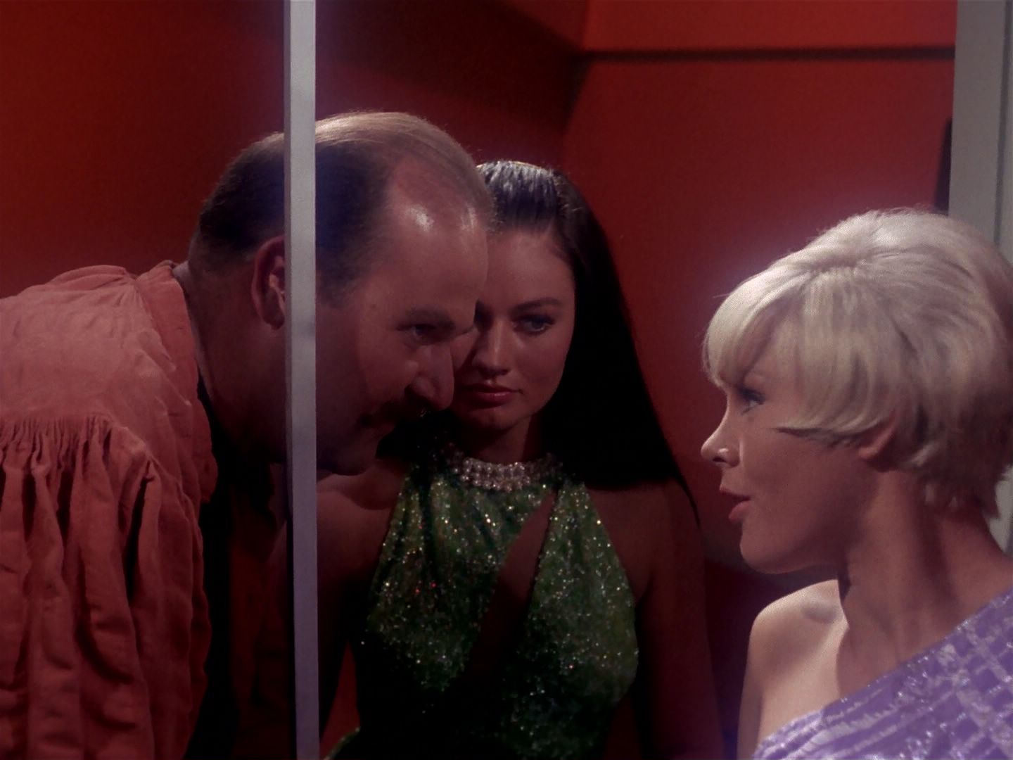 ariane179254_StarTrek_1x06_MuddsWomen_1832.jpg
