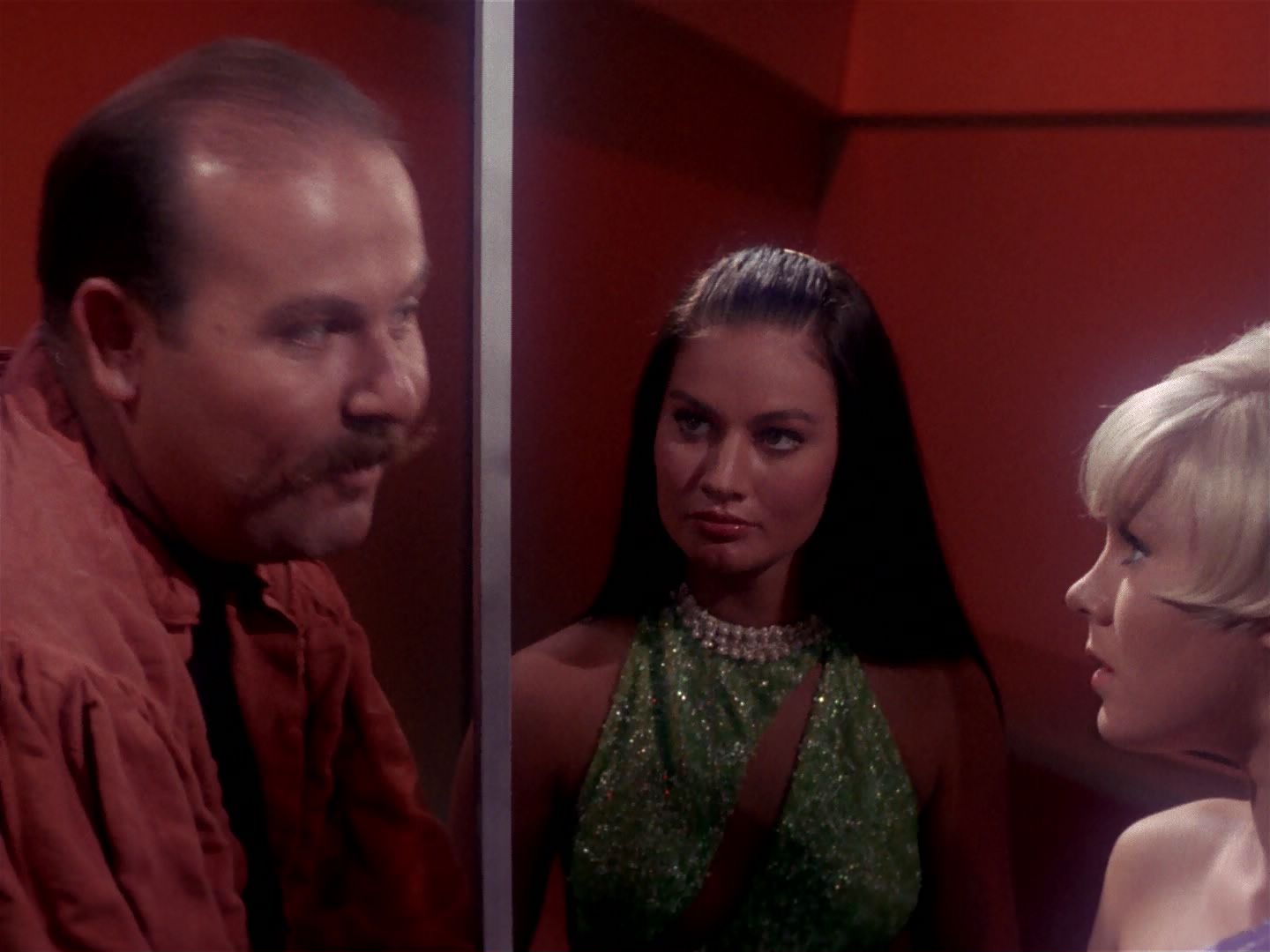 ariane179254_StarTrek_1x06_MuddsWomen_1839.jpg
