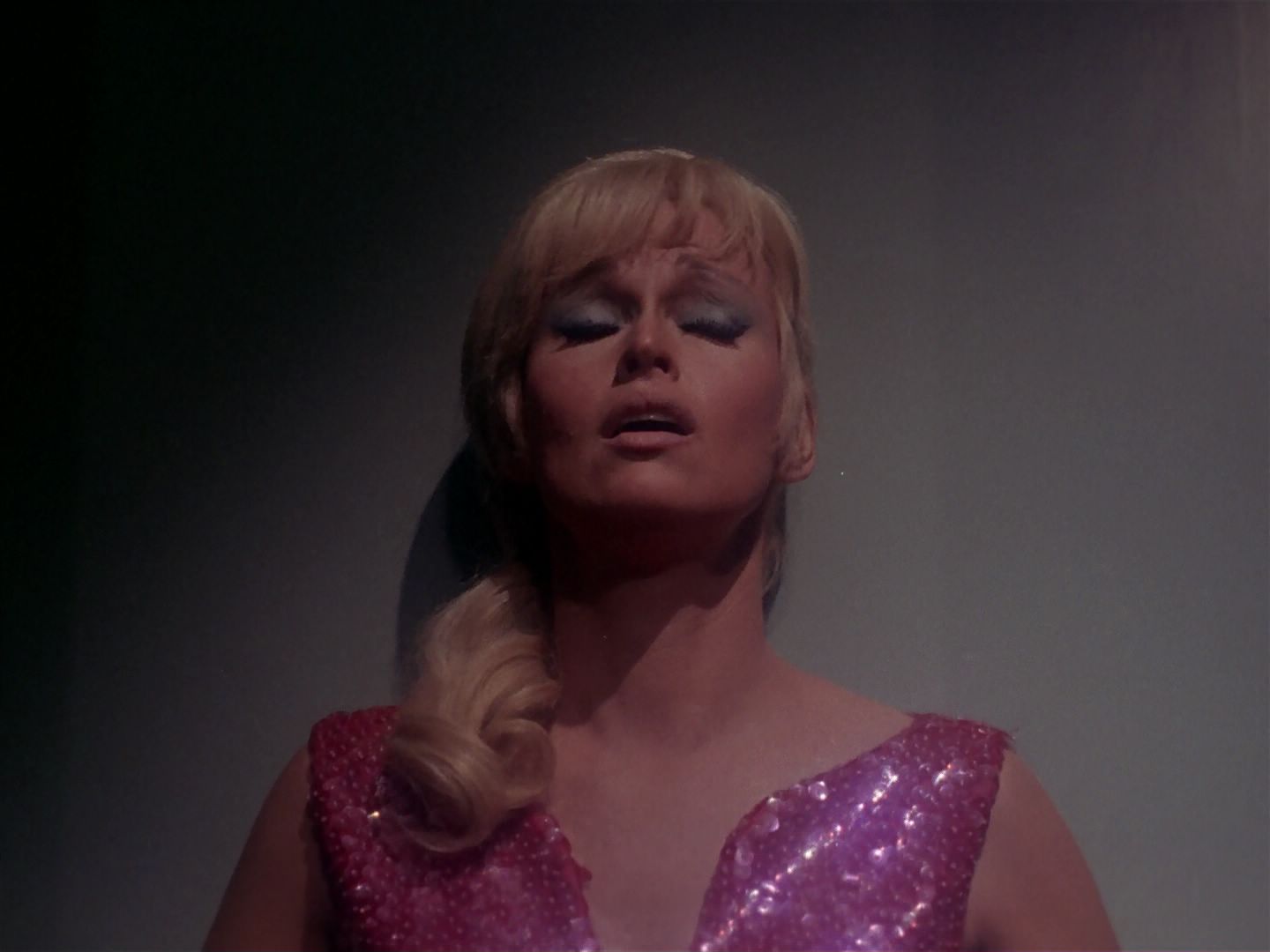 ariane179254_StarTrek_1x06_MuddsWomen_1865.jpg