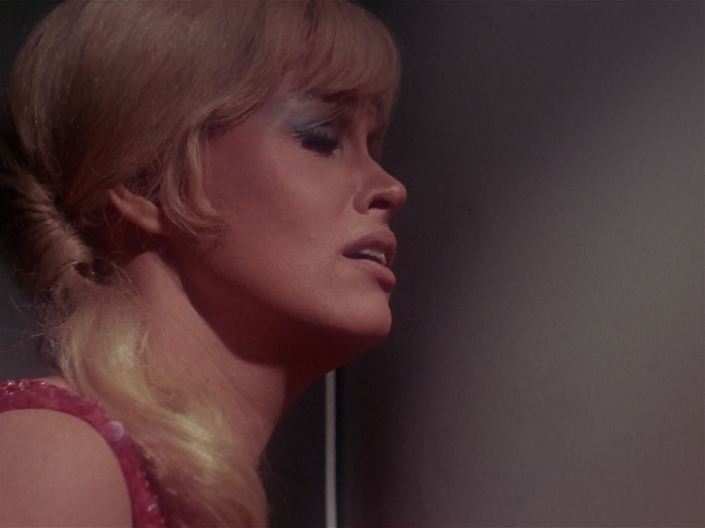 ariane179254_StarTrek_1x06_MuddsWomen_1872.jpg