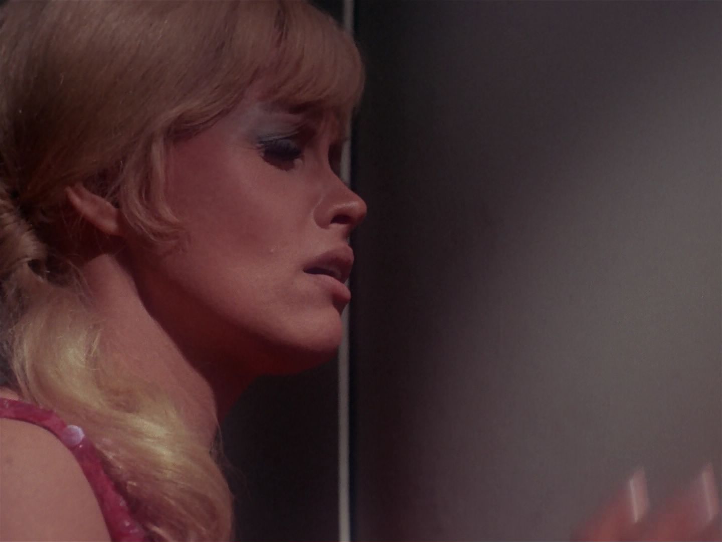 ariane179254_StarTrek_1x06_MuddsWomen_1873.jpg