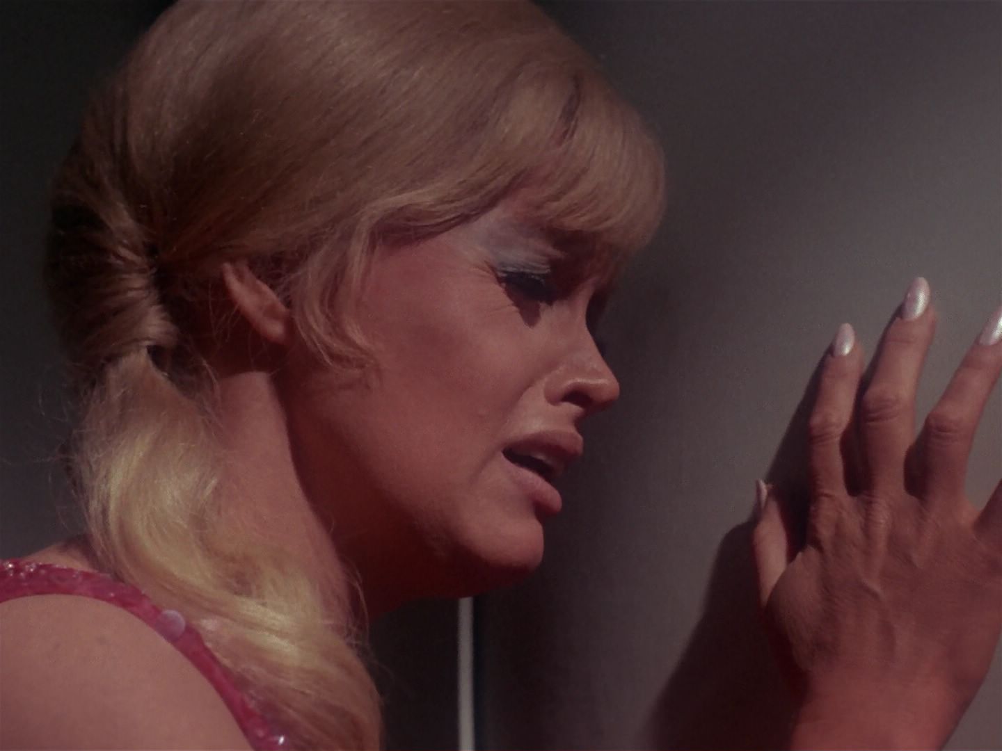 ariane179254_StarTrek_1x06_MuddsWomen_1874.jpg