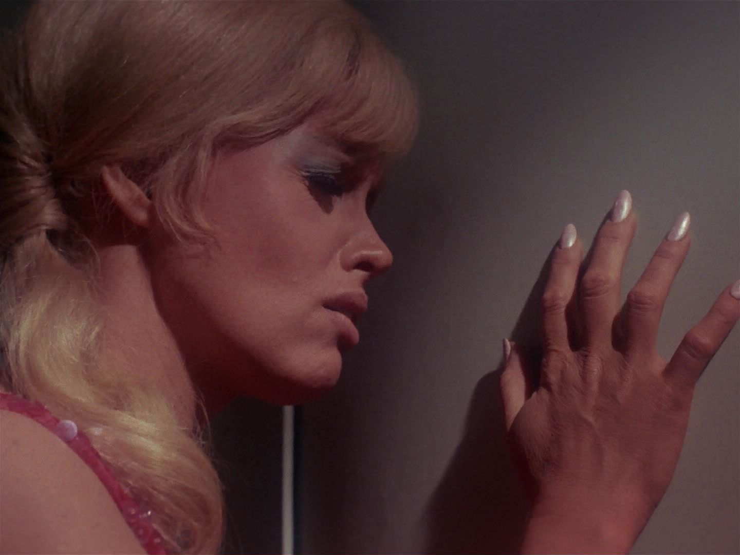 ariane179254_StarTrek_1x06_MuddsWomen_1875.jpg