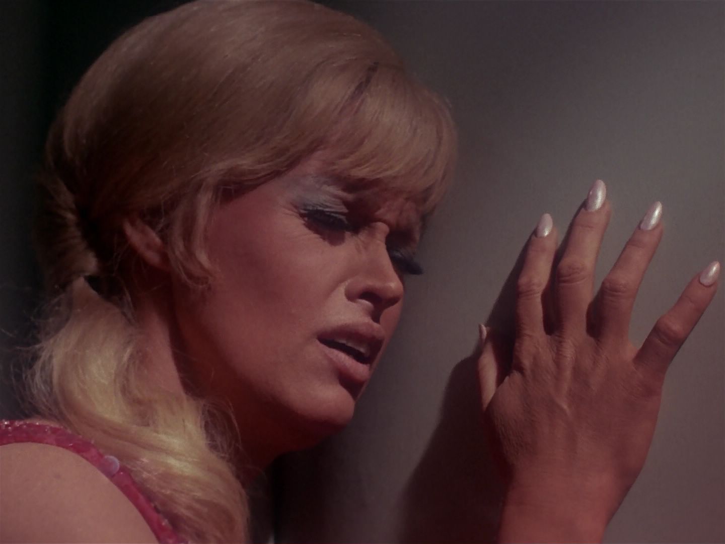 ariane179254_StarTrek_1x06_MuddsWomen_1876.jpg