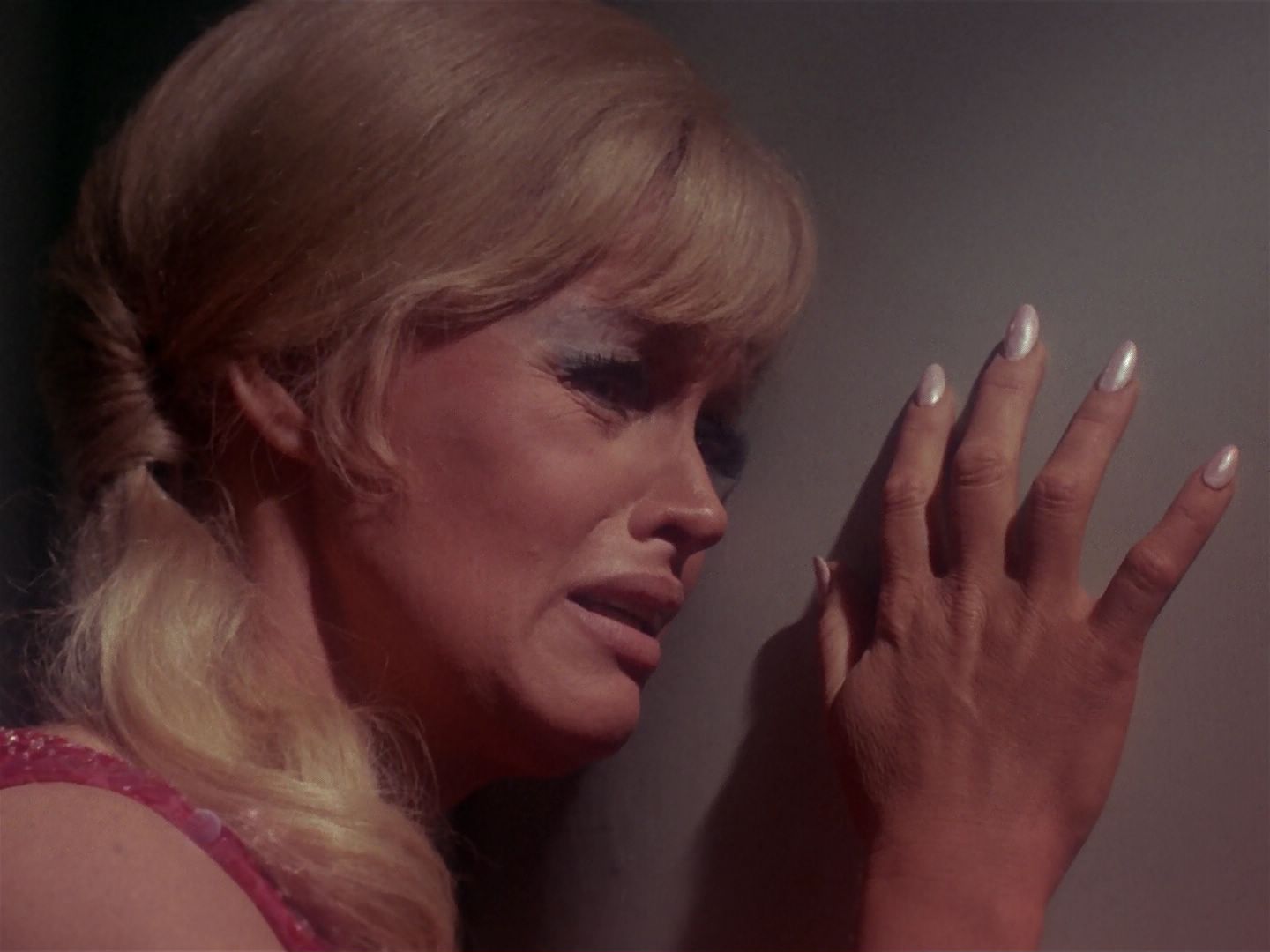 ariane179254_StarTrek_1x06_MuddsWomen_1879.jpg