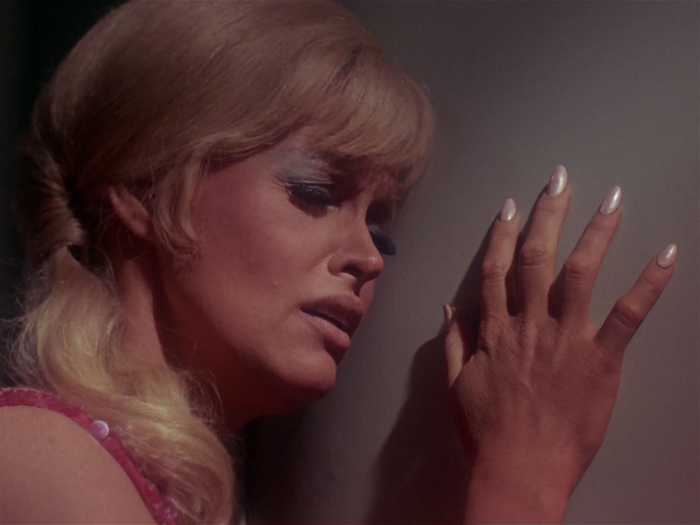 ariane179254_StarTrek_1x06_MuddsWomen_1880.jpg