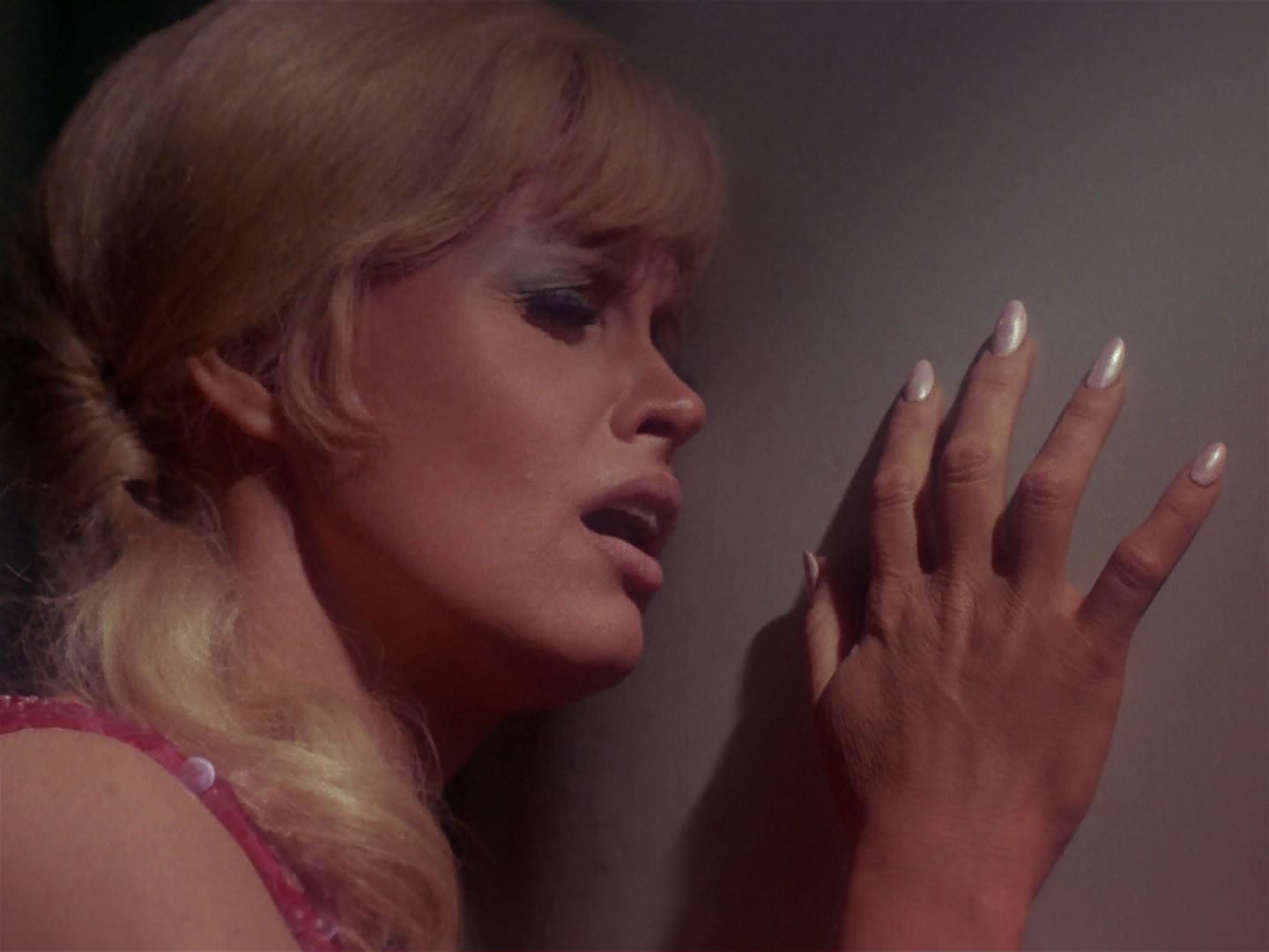 ariane179254_StarTrek_1x06_MuddsWomen_1881.jpg