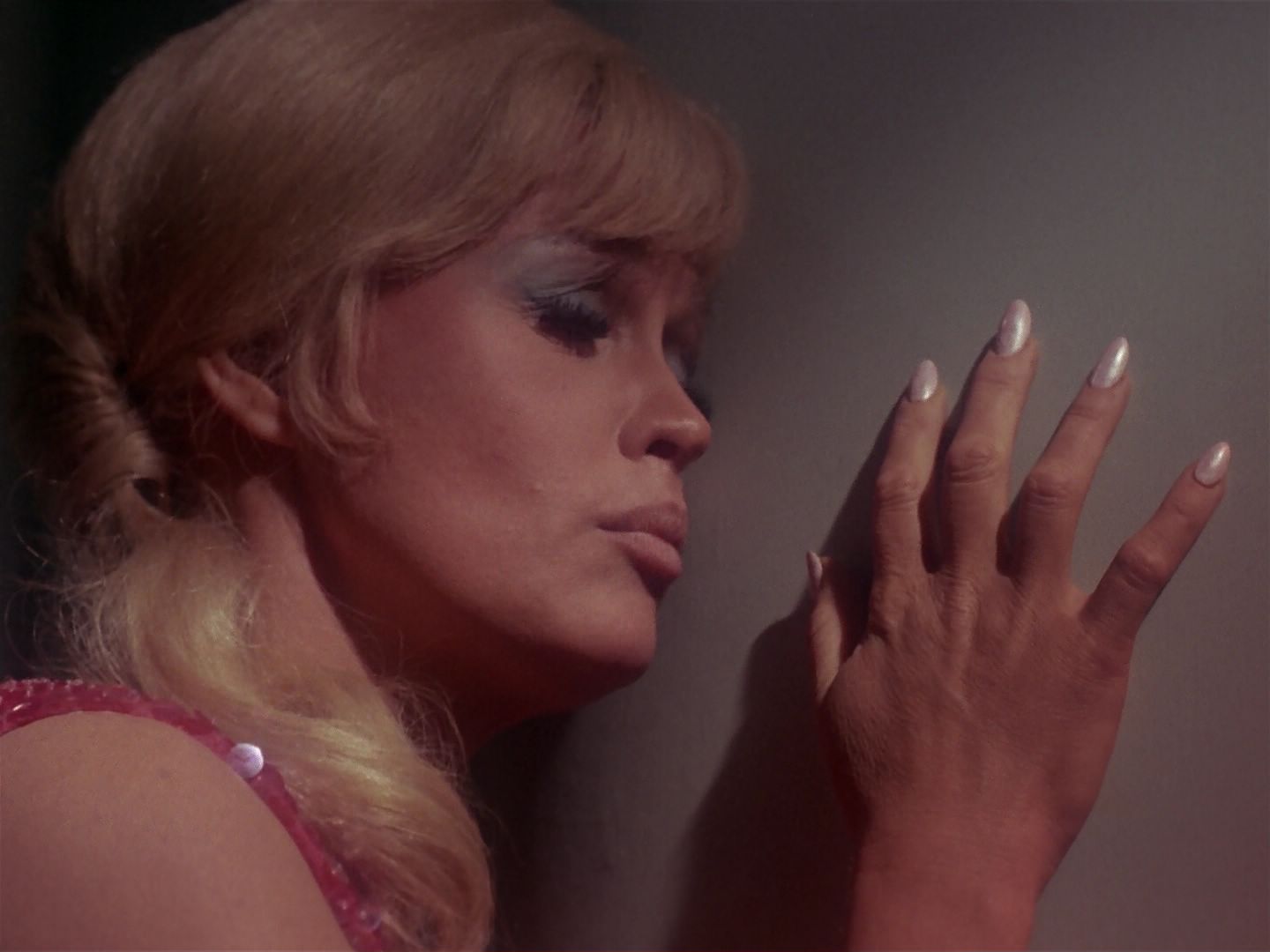 ariane179254_StarTrek_1x06_MuddsWomen_1883.jpg