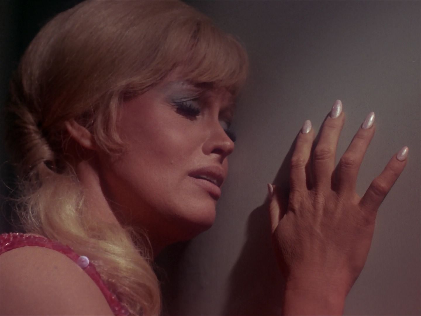 ariane179254_StarTrek_1x06_MuddsWomen_1884.jpg