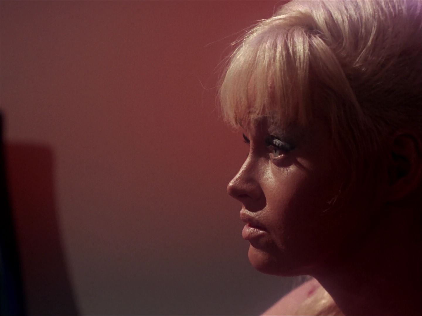 ariane179254_StarTrek_1x06_MuddsWomen_2033.jpg