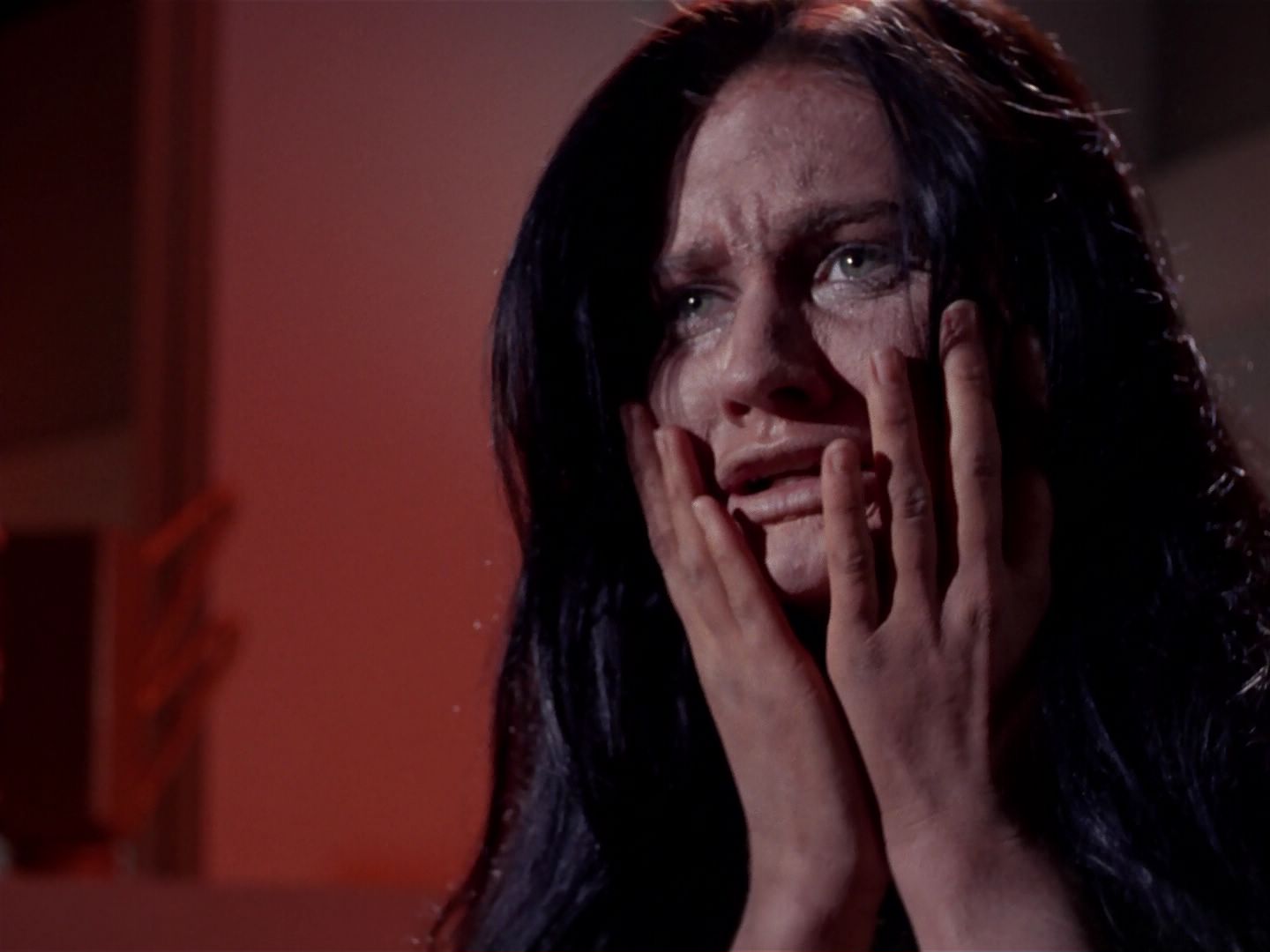 ariane179254_StarTrek_1x06_MuddsWomen_2081.jpg