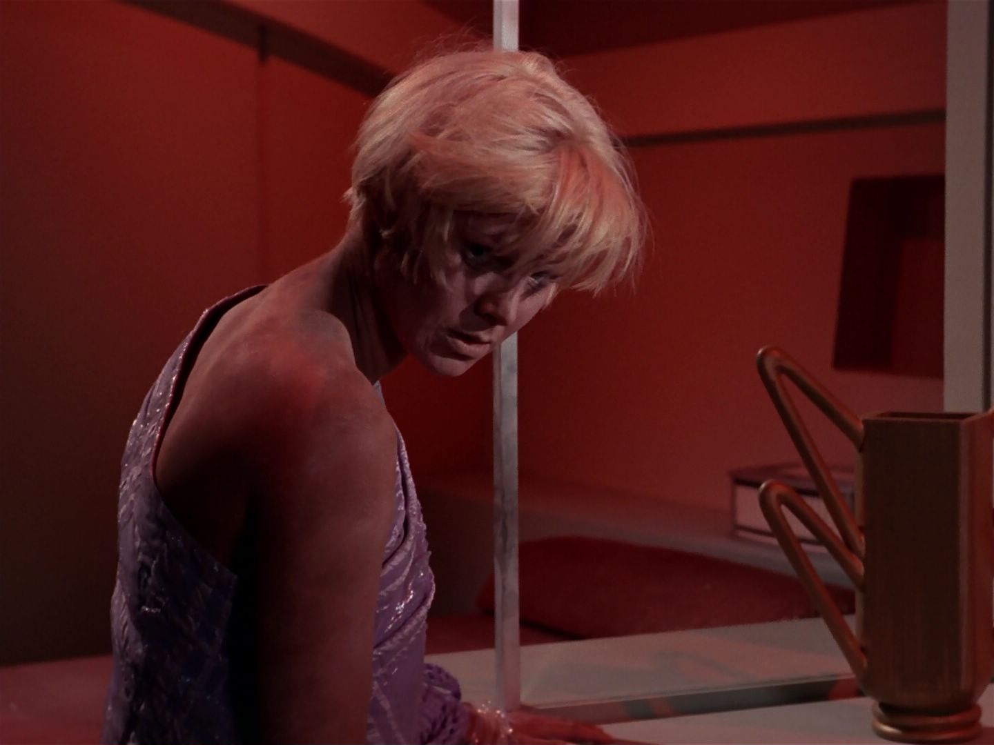 ariane179254_StarTrek_1x06_MuddsWomen_2086.jpg