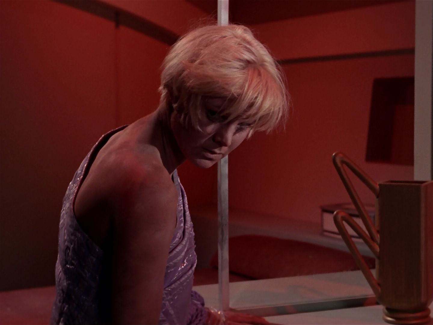 ariane179254_StarTrek_1x06_MuddsWomen_2088.jpg