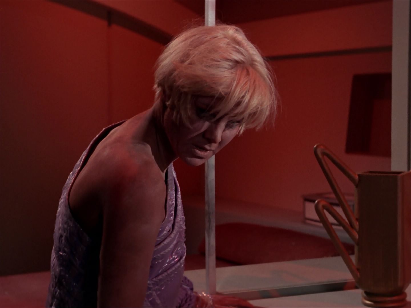 ariane179254_StarTrek_1x06_MuddsWomen_2089.jpg