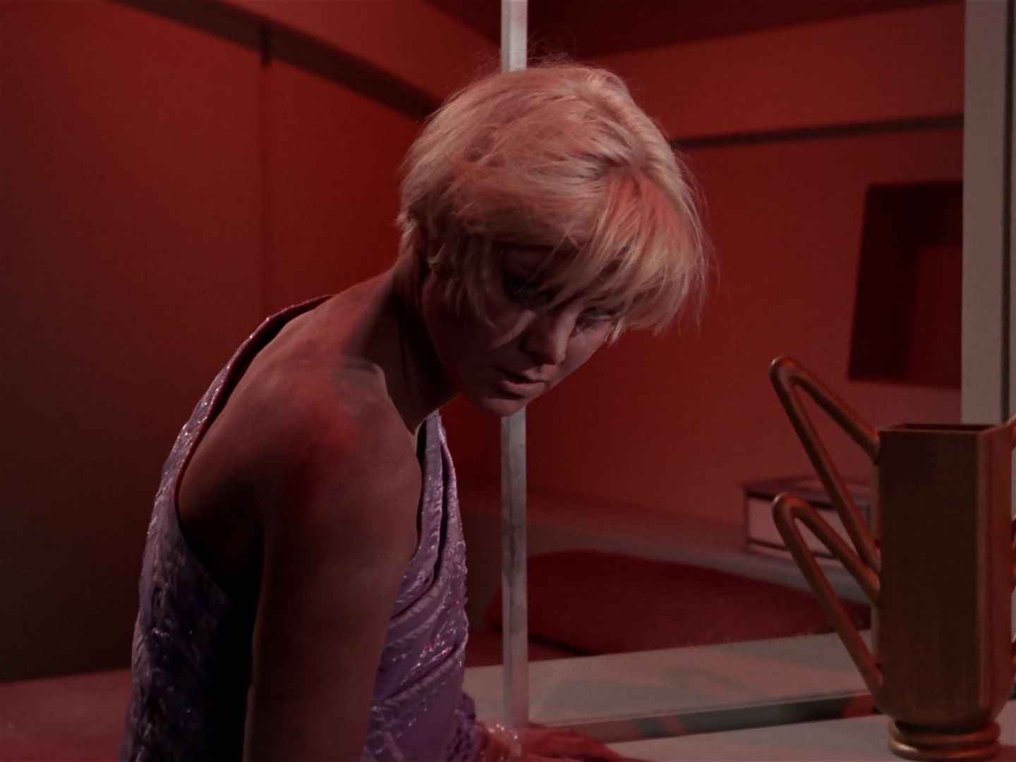 ariane179254_StarTrek_1x06_MuddsWomen_2090.jpg