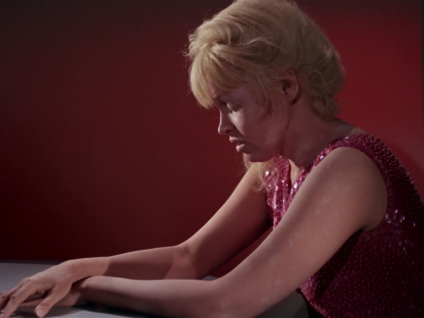 ariane179254_StarTrek_1x06_MuddsWomen_2094.jpg