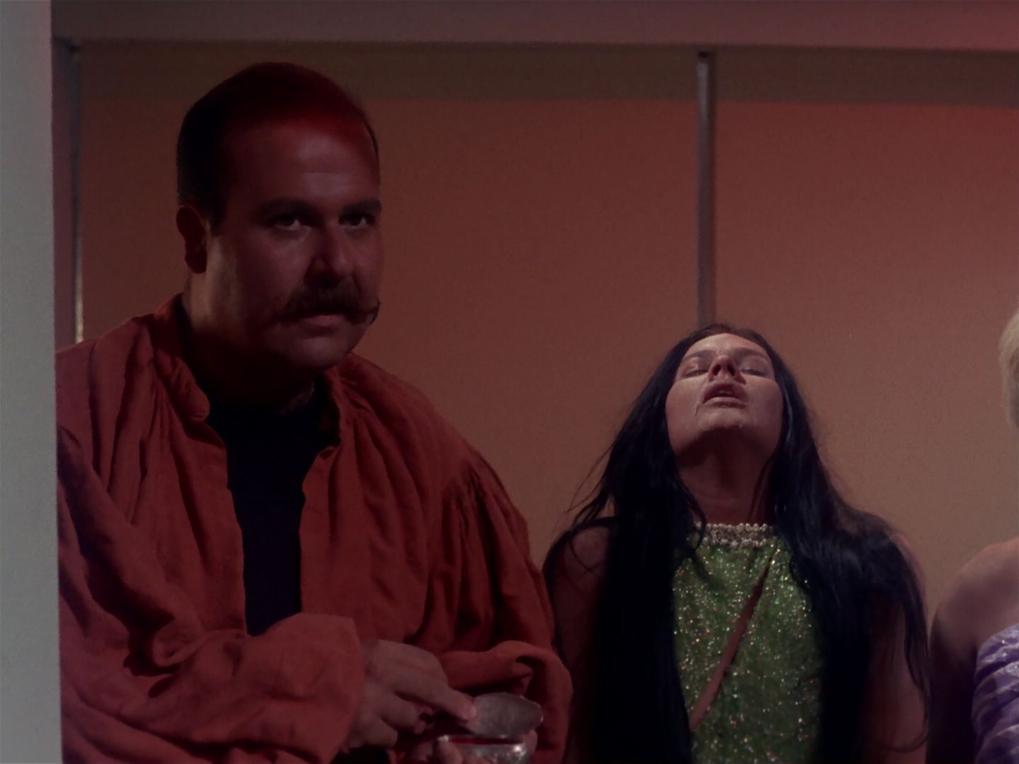 ariane179254_StarTrek_1x06_MuddsWomen_2173.jpg