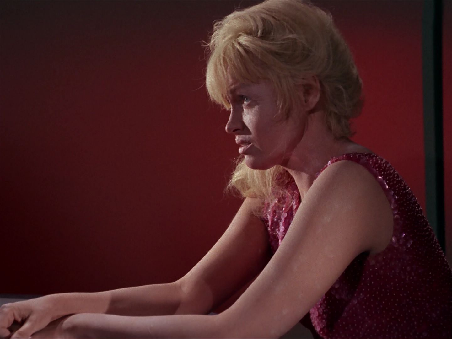 ariane179254_StarTrek_1x06_MuddsWomen_2176.jpg