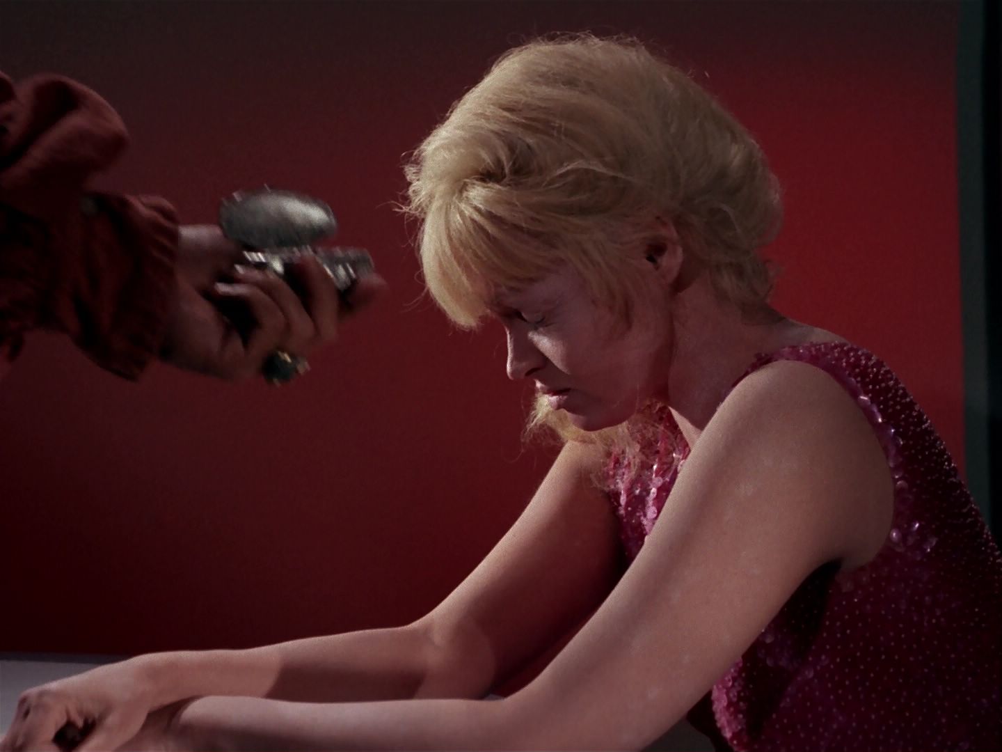 ariane179254_StarTrek_1x06_MuddsWomen_2181.jpg