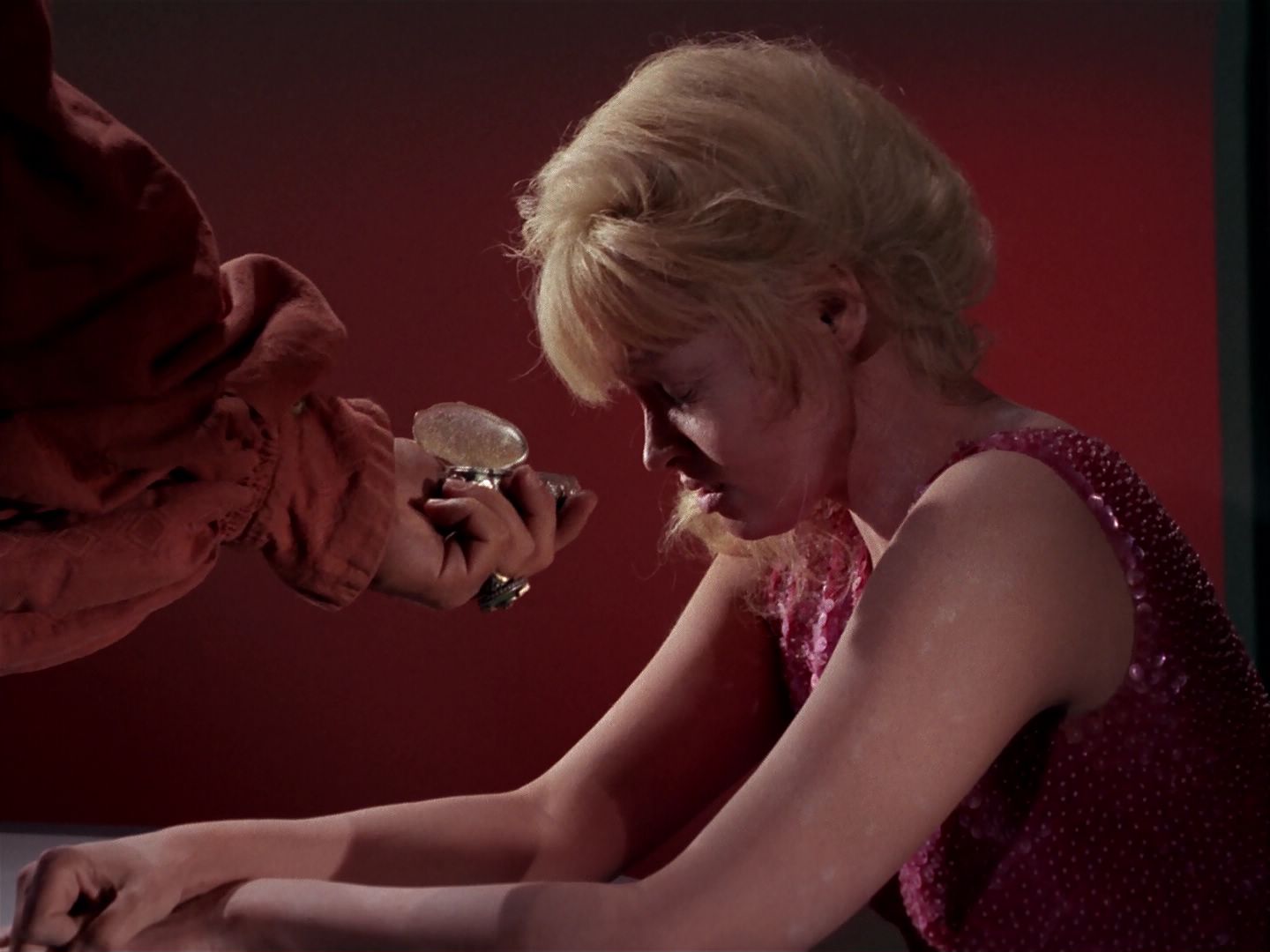 ariane179254_StarTrek_1x06_MuddsWomen_2182.jpg