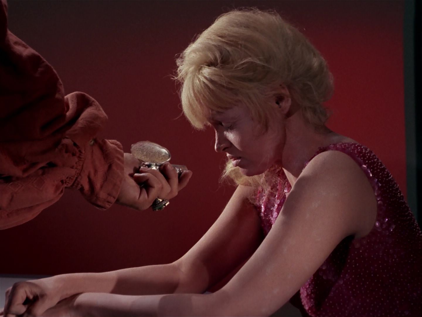 ariane179254_StarTrek_1x06_MuddsWomen_2183.jpg