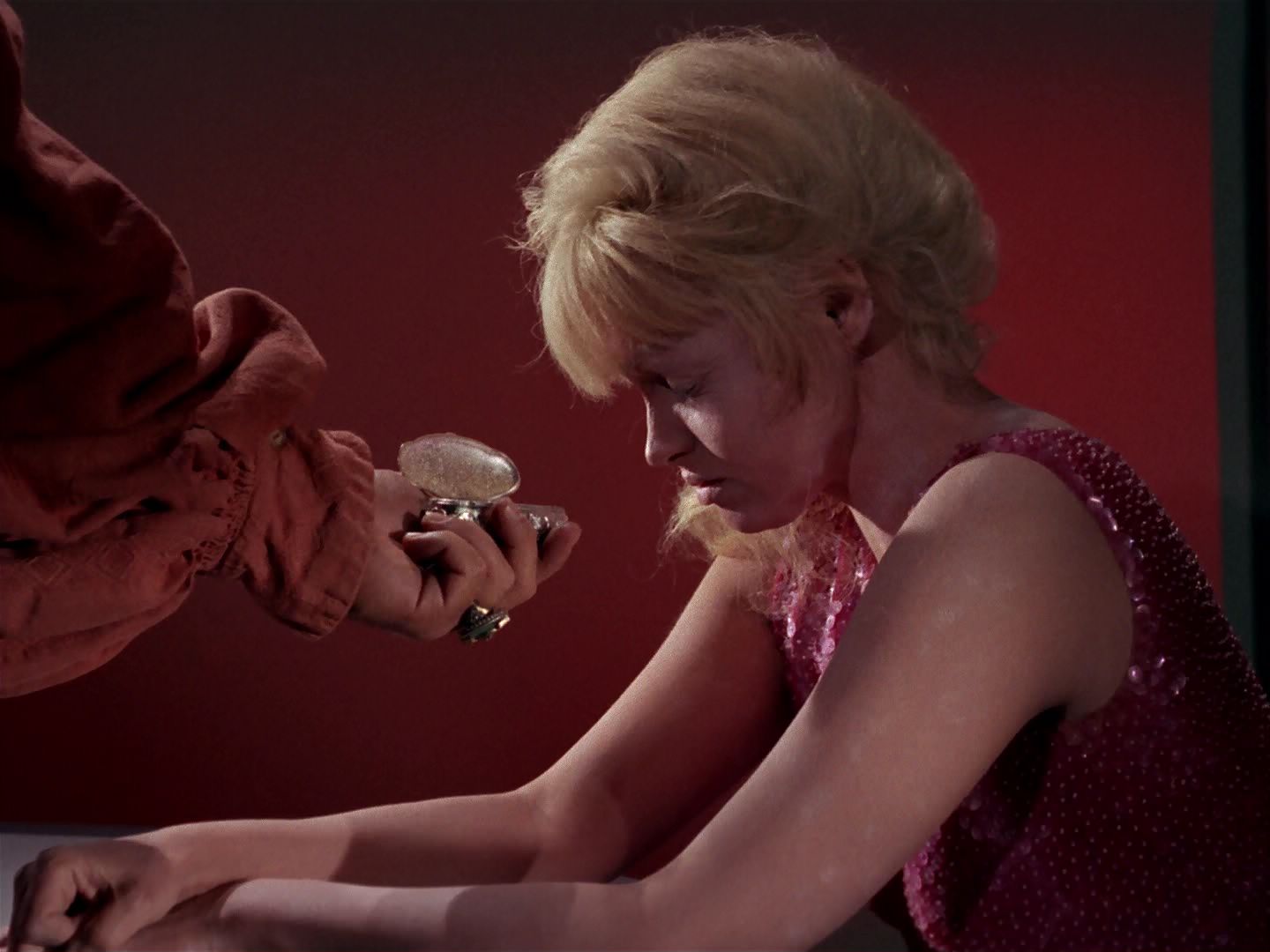 ariane179254_StarTrek_1x06_MuddsWomen_2184.jpg