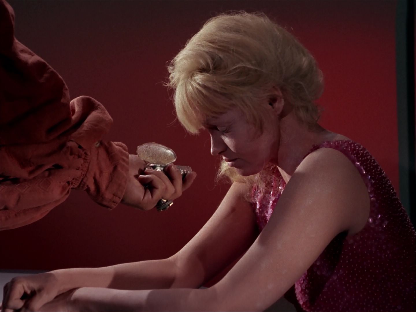 ariane179254_StarTrek_1x06_MuddsWomen_2185.jpg