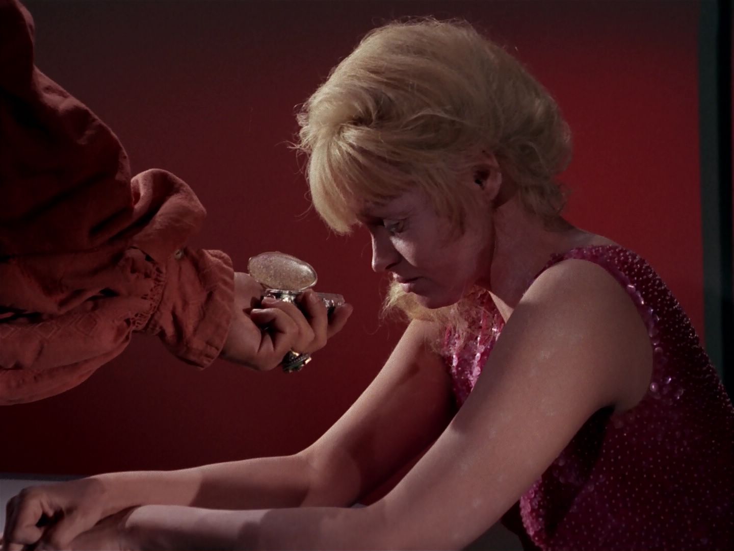 ariane179254_StarTrek_1x06_MuddsWomen_2186.jpg