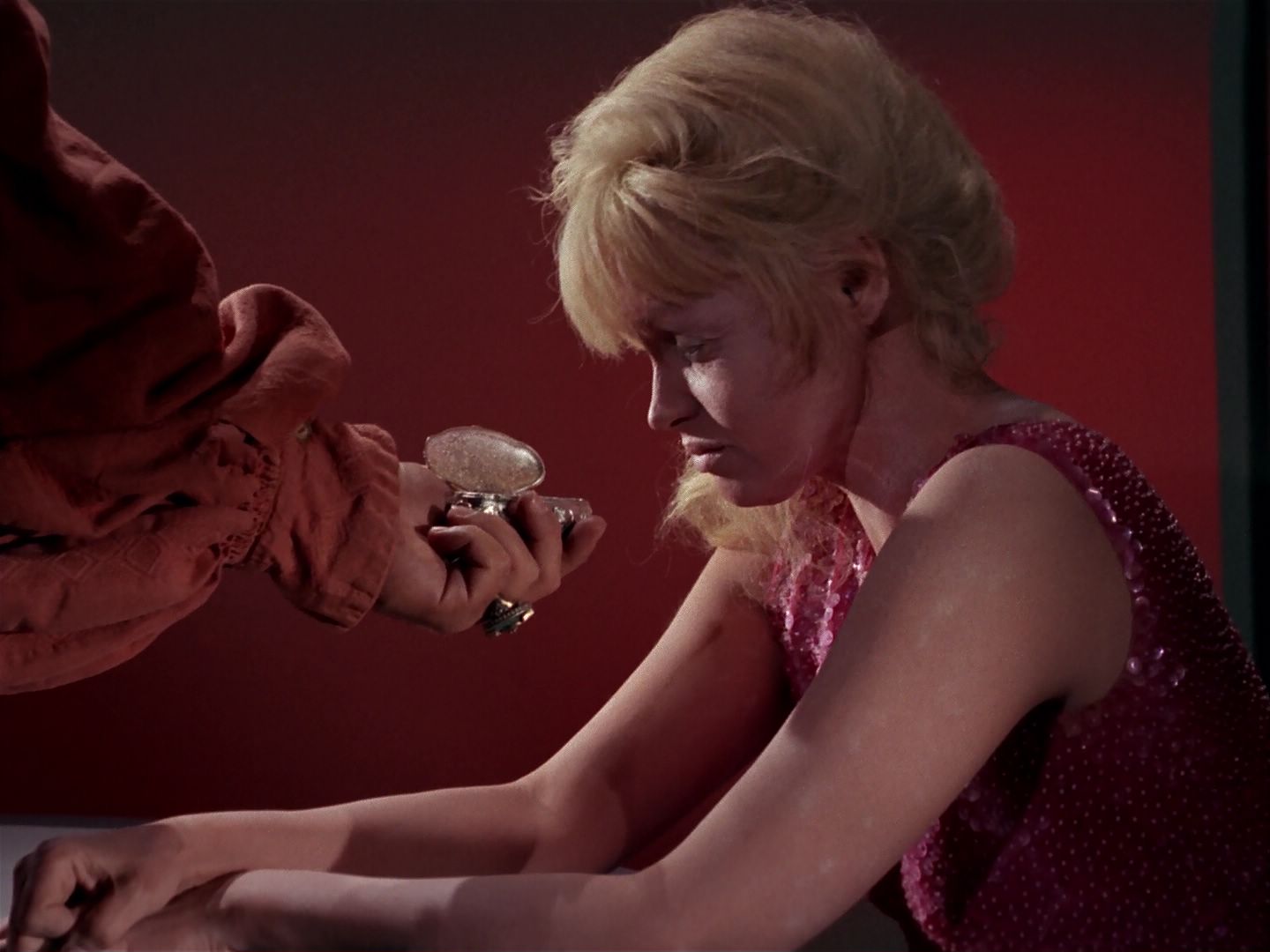 ariane179254_StarTrek_1x06_MuddsWomen_2187.jpg