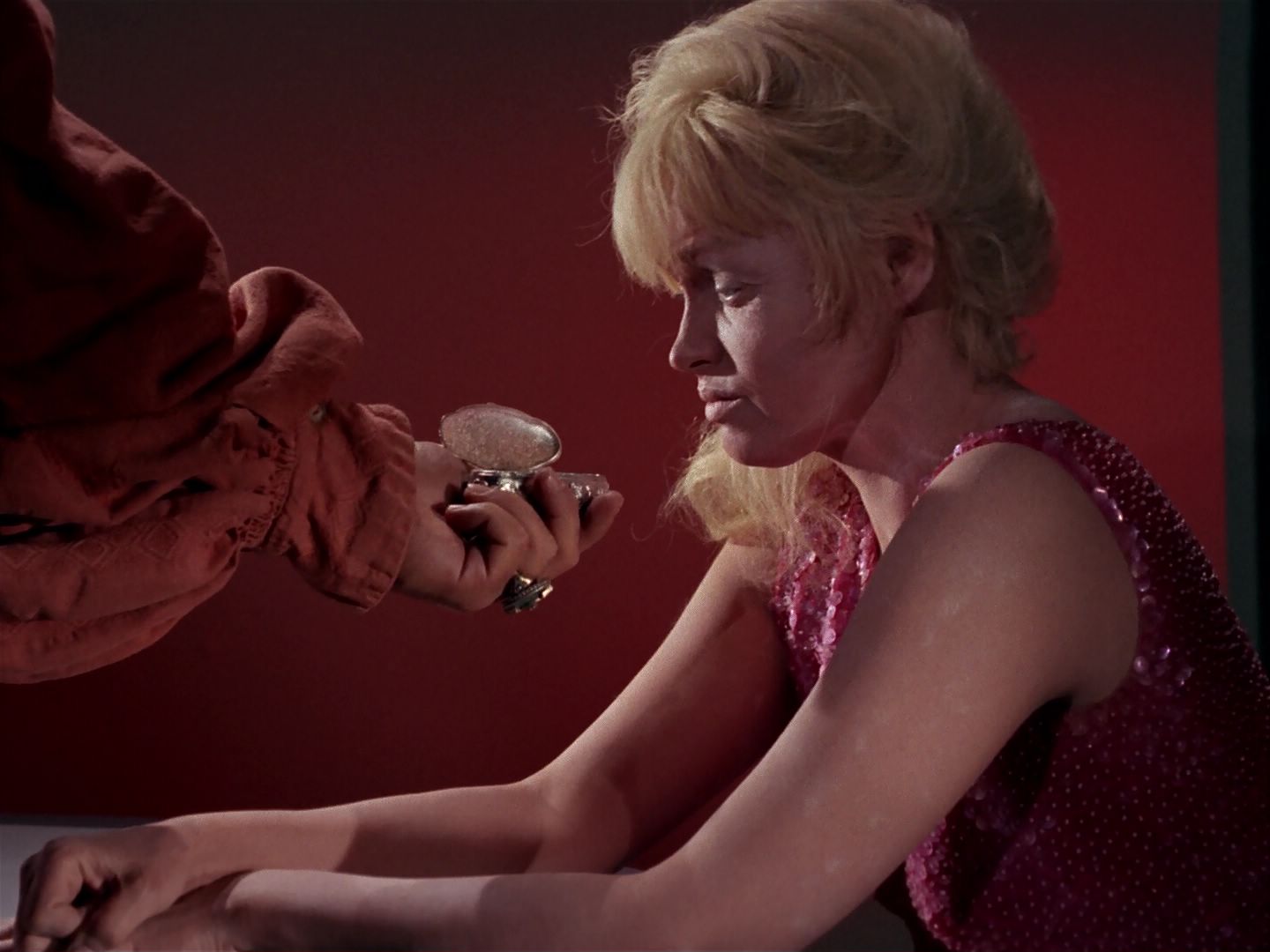 ariane179254_StarTrek_1x06_MuddsWomen_2188.jpg