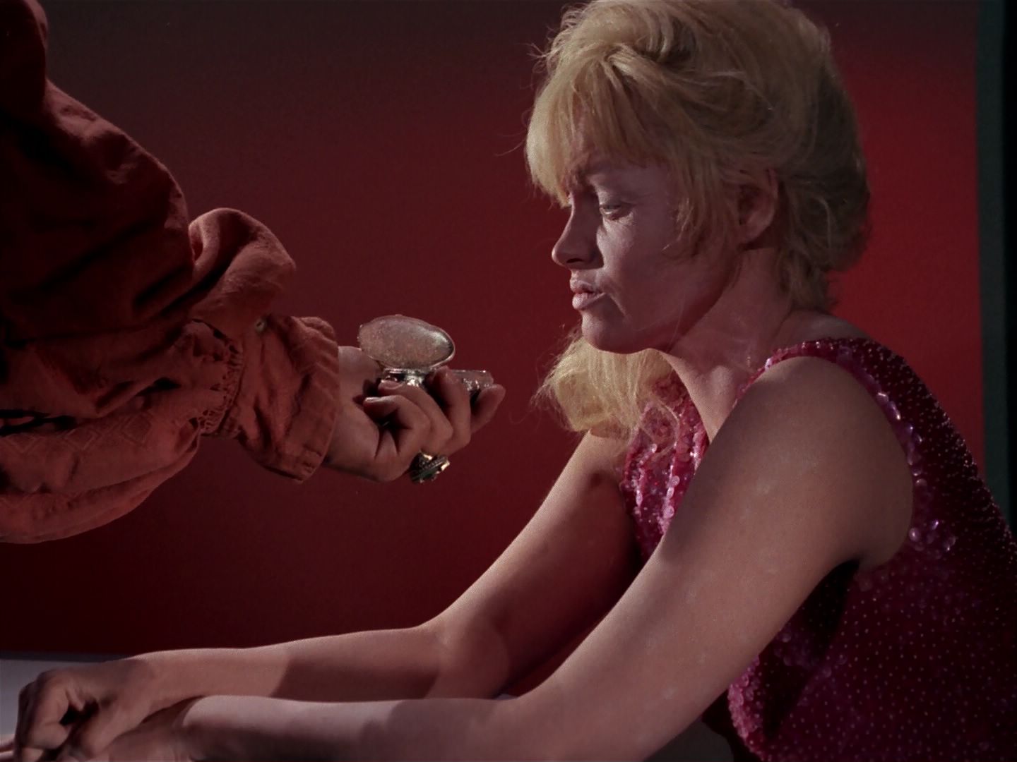 ariane179254_StarTrek_1x06_MuddsWomen_2189.jpg