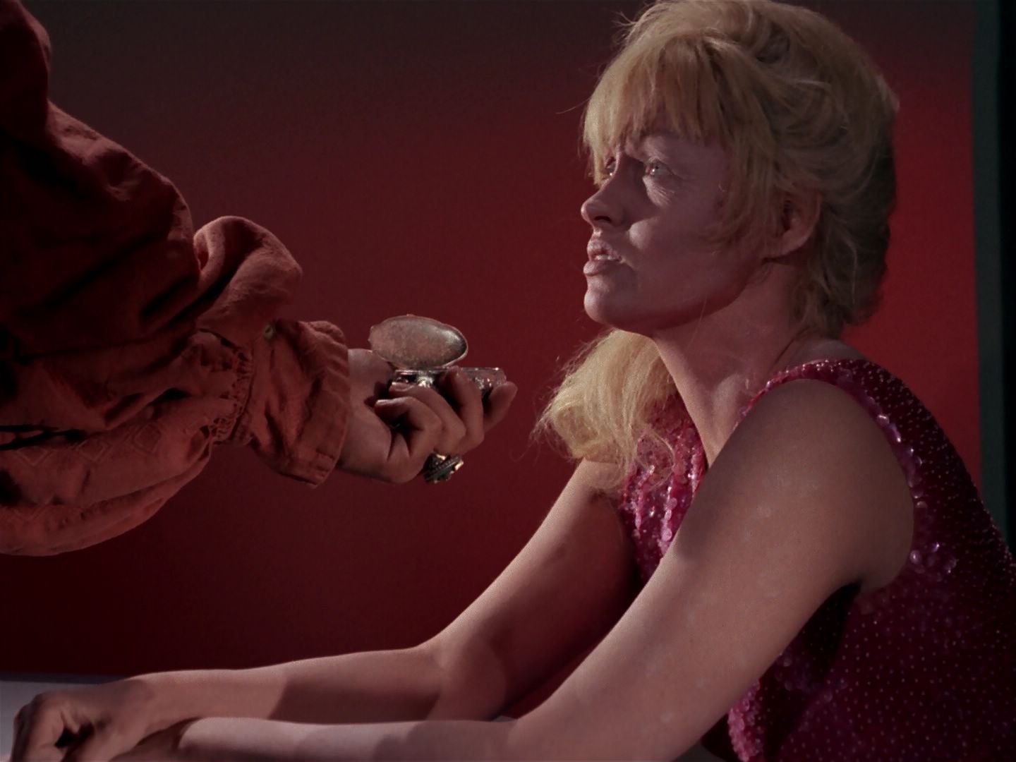 ariane179254_StarTrek_1x06_MuddsWomen_2196.jpg