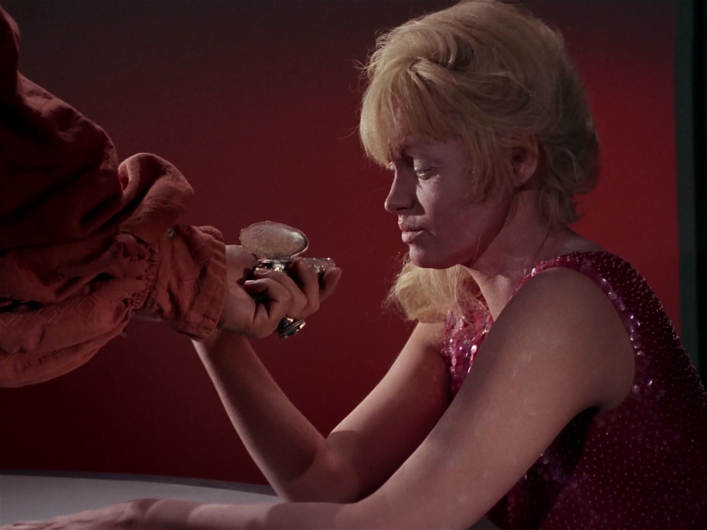 ariane179254_StarTrek_1x06_MuddsWomen_2204.jpg