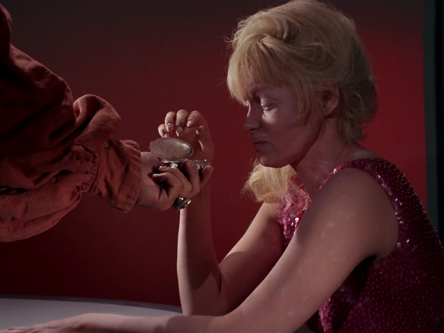 ariane179254_StarTrek_1x06_MuddsWomen_2205.jpg