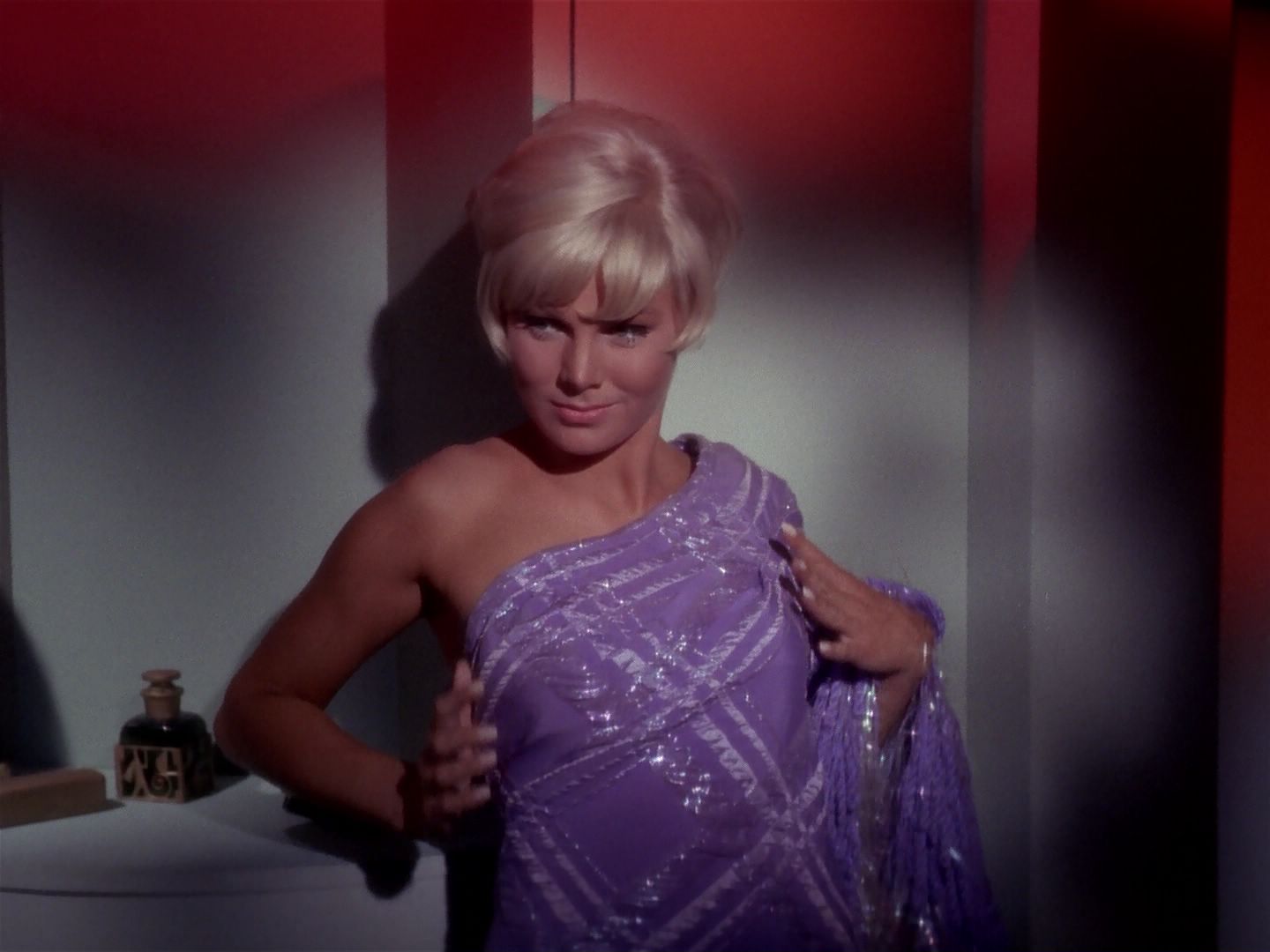 ariane179254_StarTrek_1x06_MuddsWomen_2227.jpg