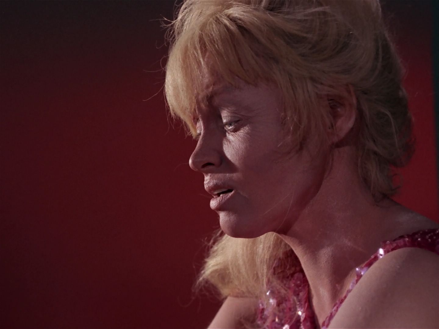 ariane179254_StarTrek_1x06_MuddsWomen_2234.jpg