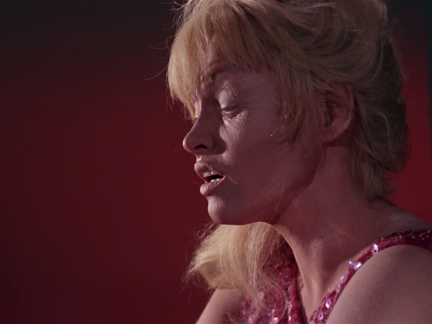ariane179254_StarTrek_1x06_MuddsWomen_2238.jpg