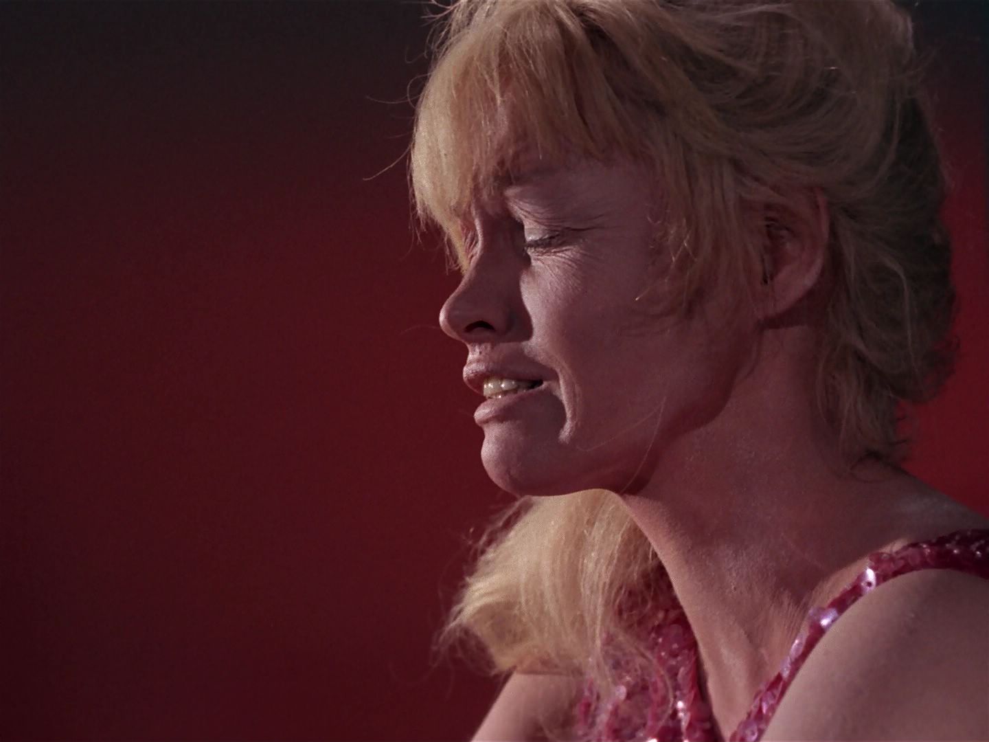 ariane179254_StarTrek_1x06_MuddsWomen_2246.jpg