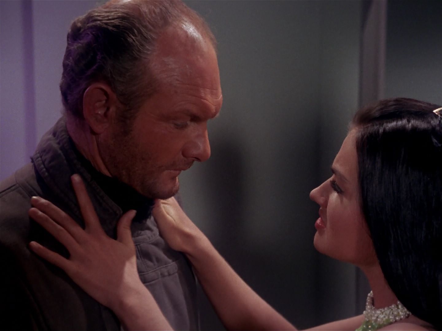 ariane179254_StarTrek_1x06_MuddsWomen_2369.jpg