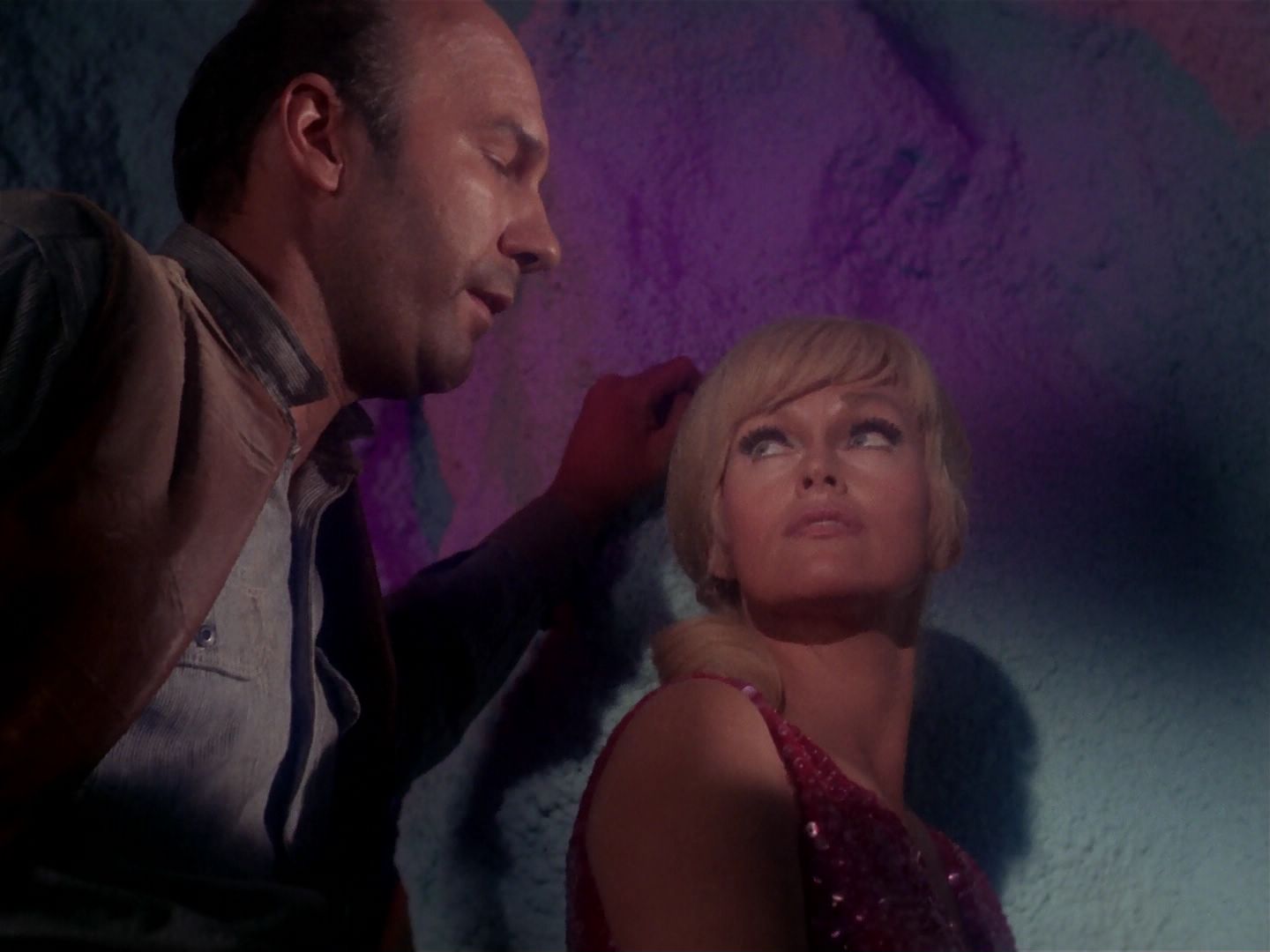 ariane179254_StarTrek_1x06_MuddsWomen_2525.jpg