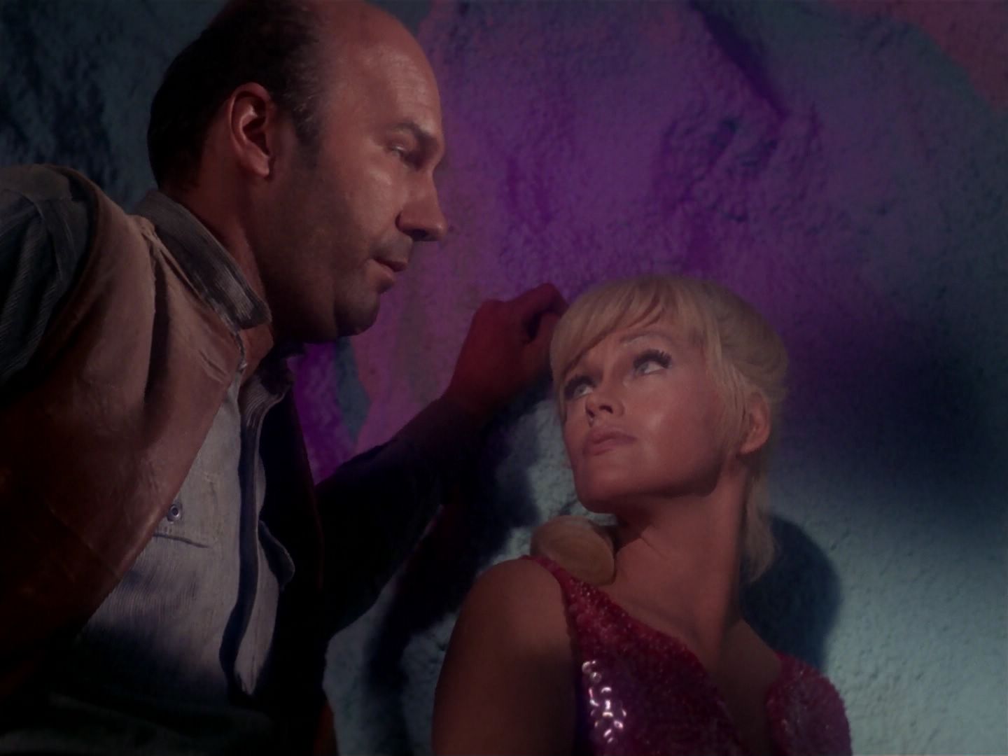 ariane179254_StarTrek_1x06_MuddsWomen_2532.jpg